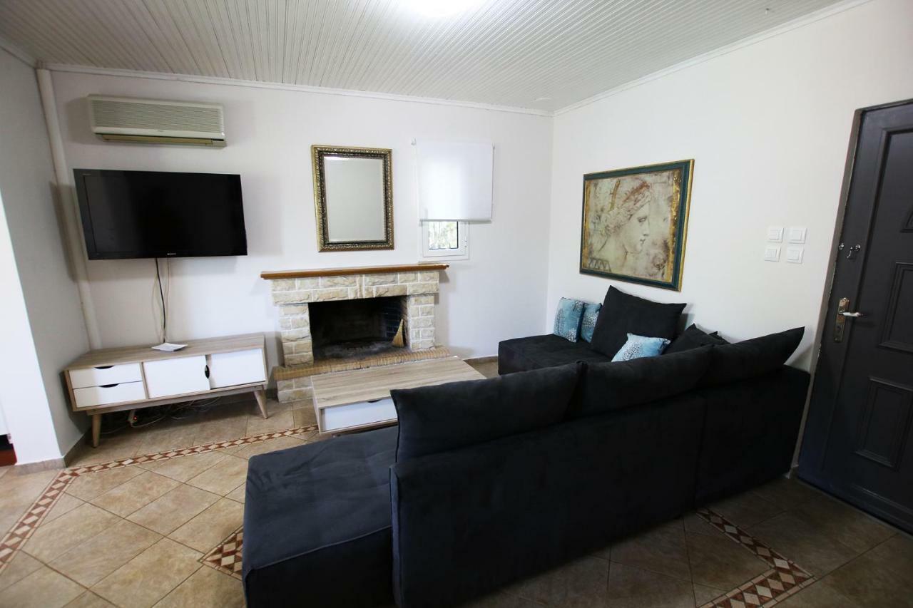 Peter'S Country House Katakolo Exterior photo